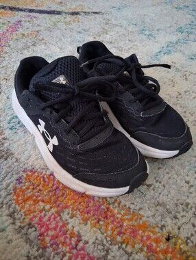 Under Armour Boys Running shoes size 5